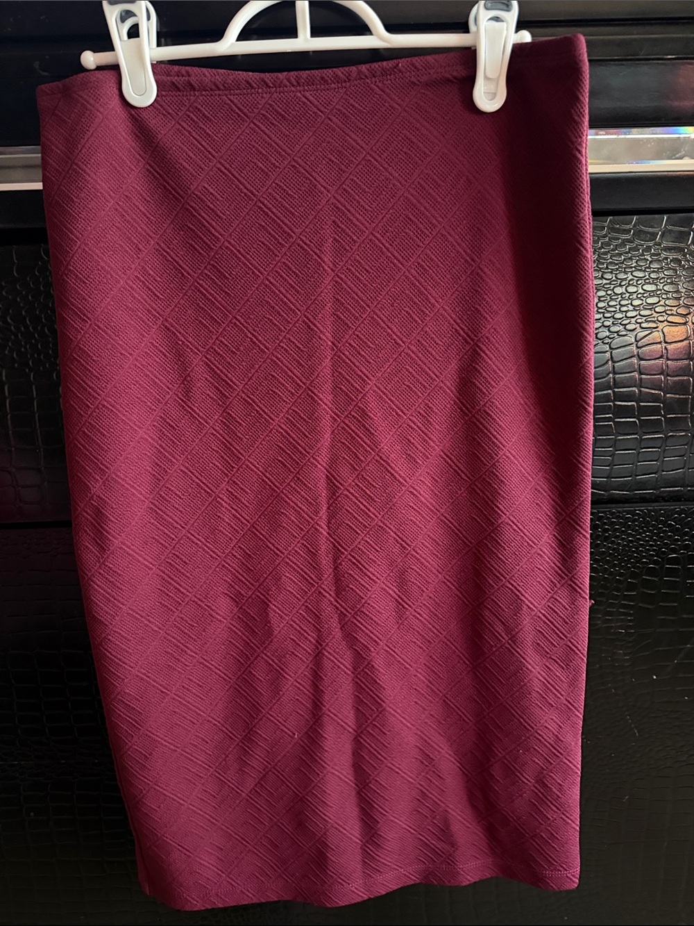 BONGO Diamond-Textured Pencil Skirt in Maroon